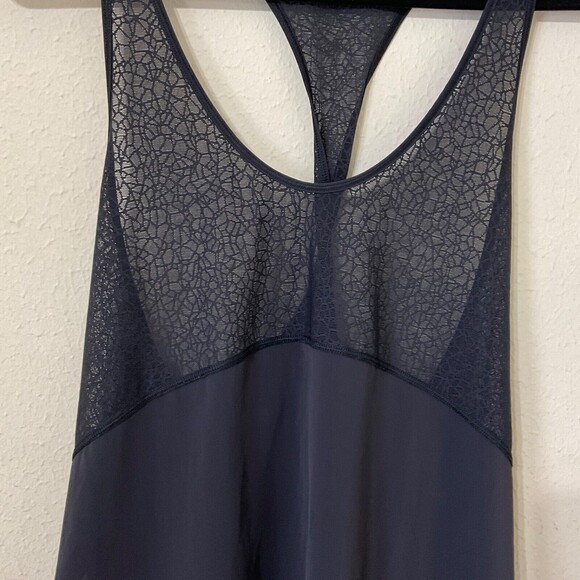 Lululemon Twist And Train Tank Black Side Slits measures to a size small - Picture 8 of 16